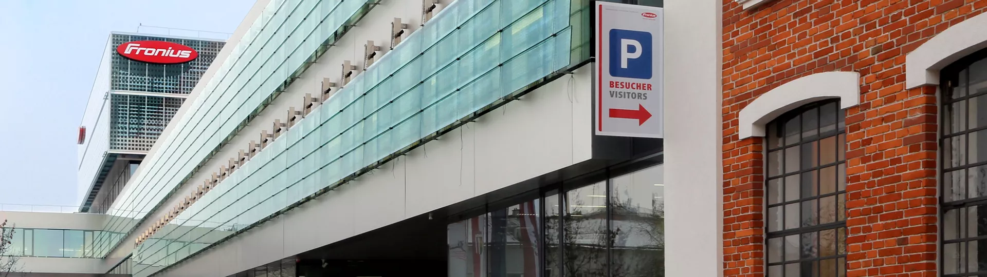 Vorderansicht Gebäude Fronius Wels