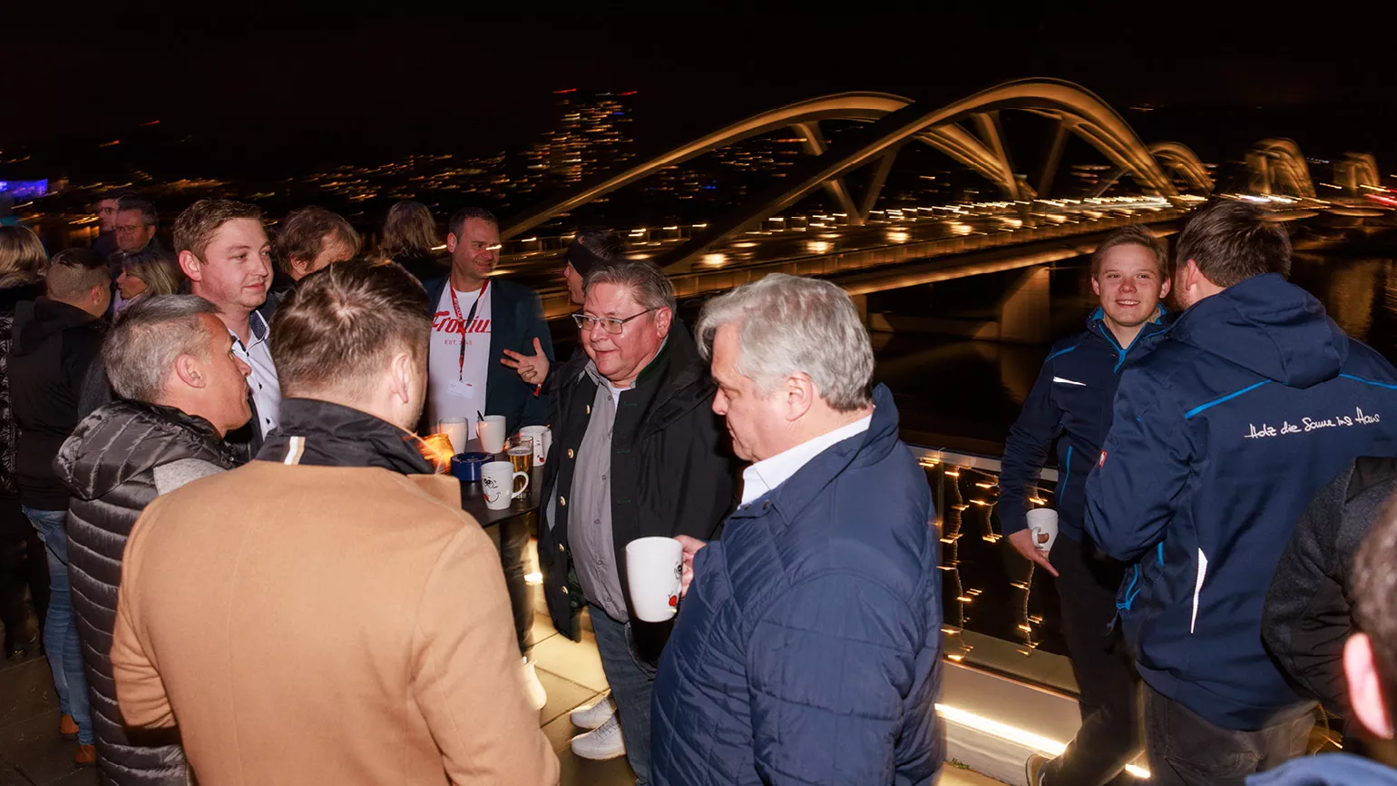 Punschempfang für die Partner in Linz auf einer Terrasse