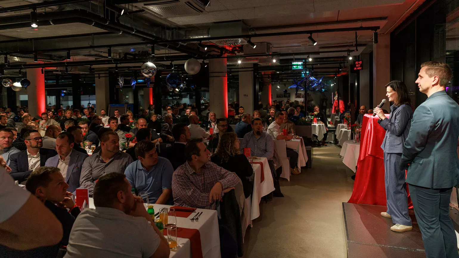 Begrüßung durch Elisabeth Engelbrechtsmüller-Strauß und Wolfgang Oberroither