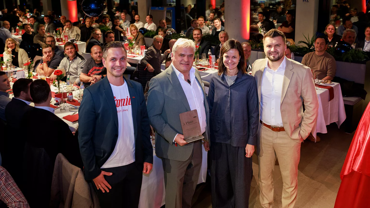 Awardverleihungsfoto mit Partner E1, Elisabeth Engelbrechtsmüller-Strauß, Wolfgang Oberroither
