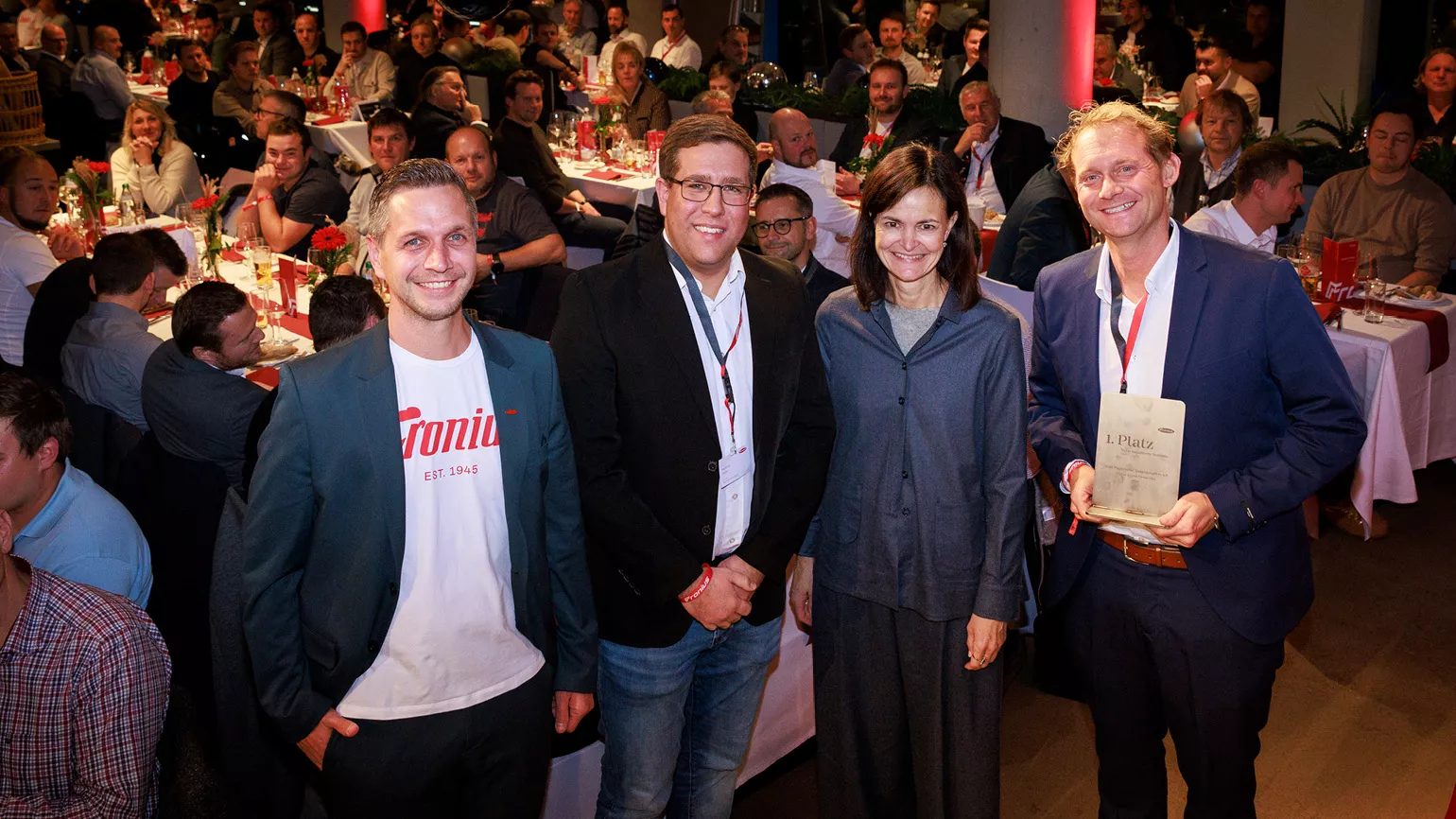 Awardverleihungsfoto mit Partner Karl Mayerhofer, Elisabeth Engelbrechtsmüller-Strauß, Wolfgang Oberroither