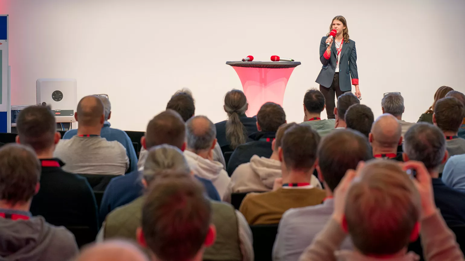 Viktoria Rotschopf gab im Vortrag Updates zum Fronius Partnerprogramm