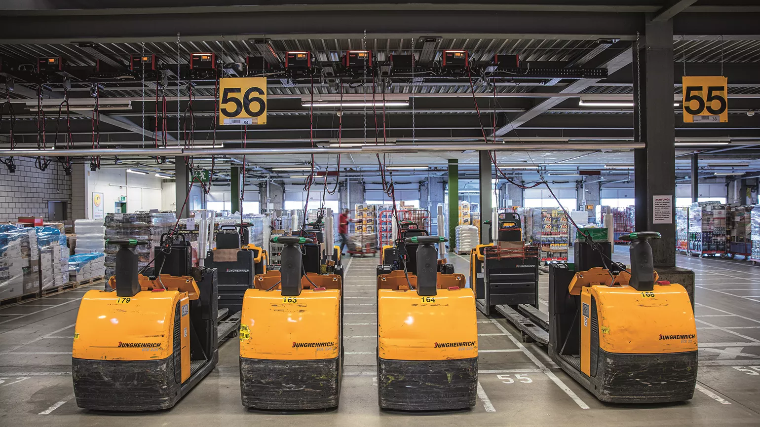 Platzsparende Überkopf-Ladestation Selectiva 4.0 Ladegerät für Elektro Gabelstapler
