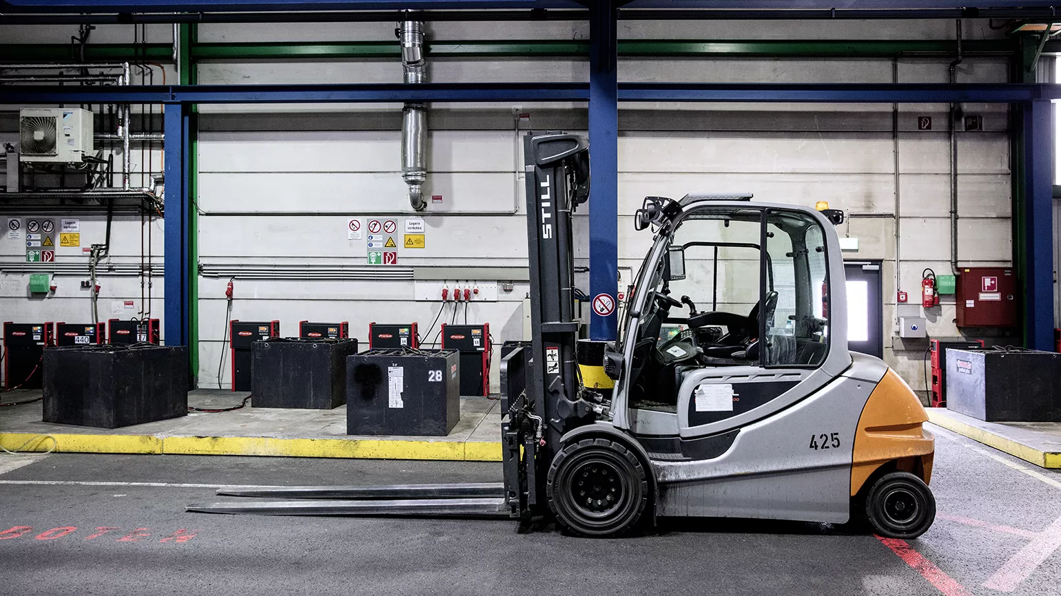 Vöslauer using Fronius Selectiva 4.0 charger for charging Still electric forklift truck and I-SPoT Viewer analysis tool to evaluated further potential savings. 