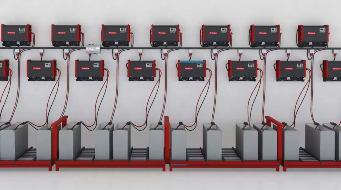 salle de charge de batteries au plomb et chargeurs fronius