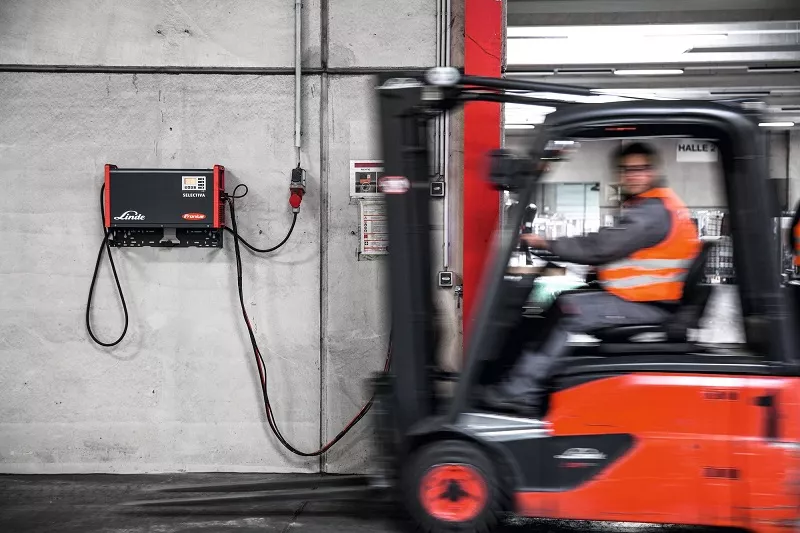 Staplercup mit Fronius Batterieladetechnik