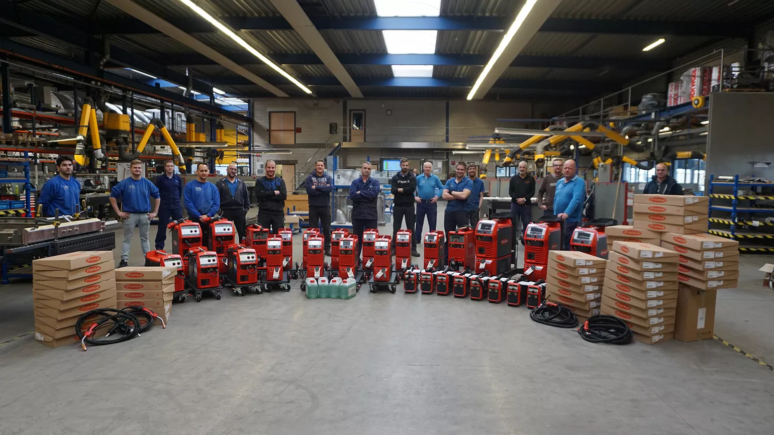 Bax Metaal Team mit neuen Fronius-Geräten