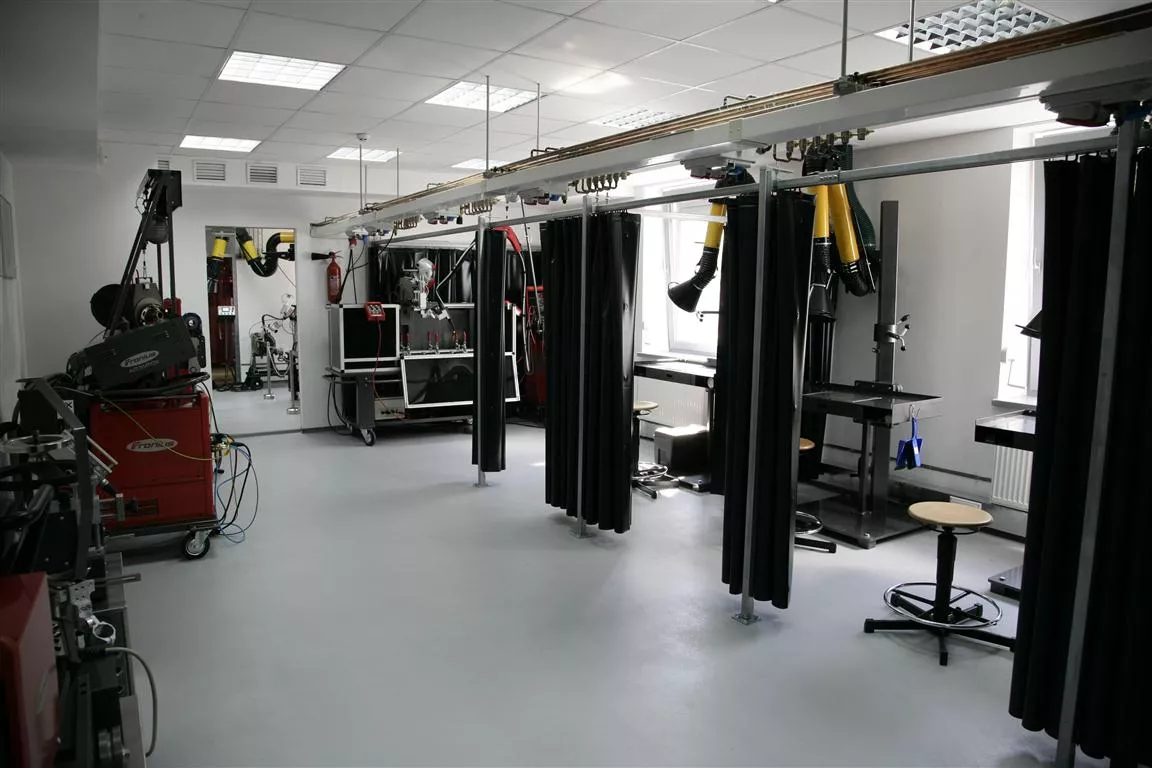 Випробувальні стенди діагностики та відпрацювання практичних навичок зварювання