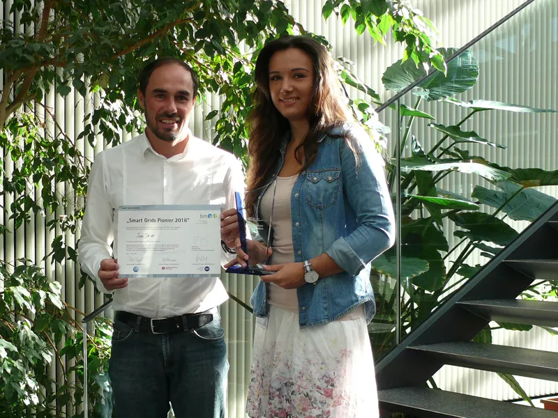 Gerald Aigner und Petra Ledermüller with the Smart Grid Pioneer award