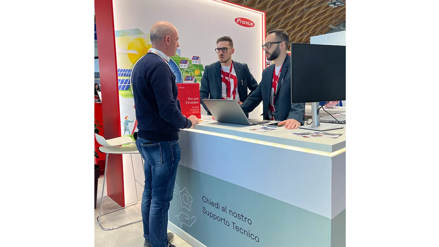 Man getting technical support from Fronius employees