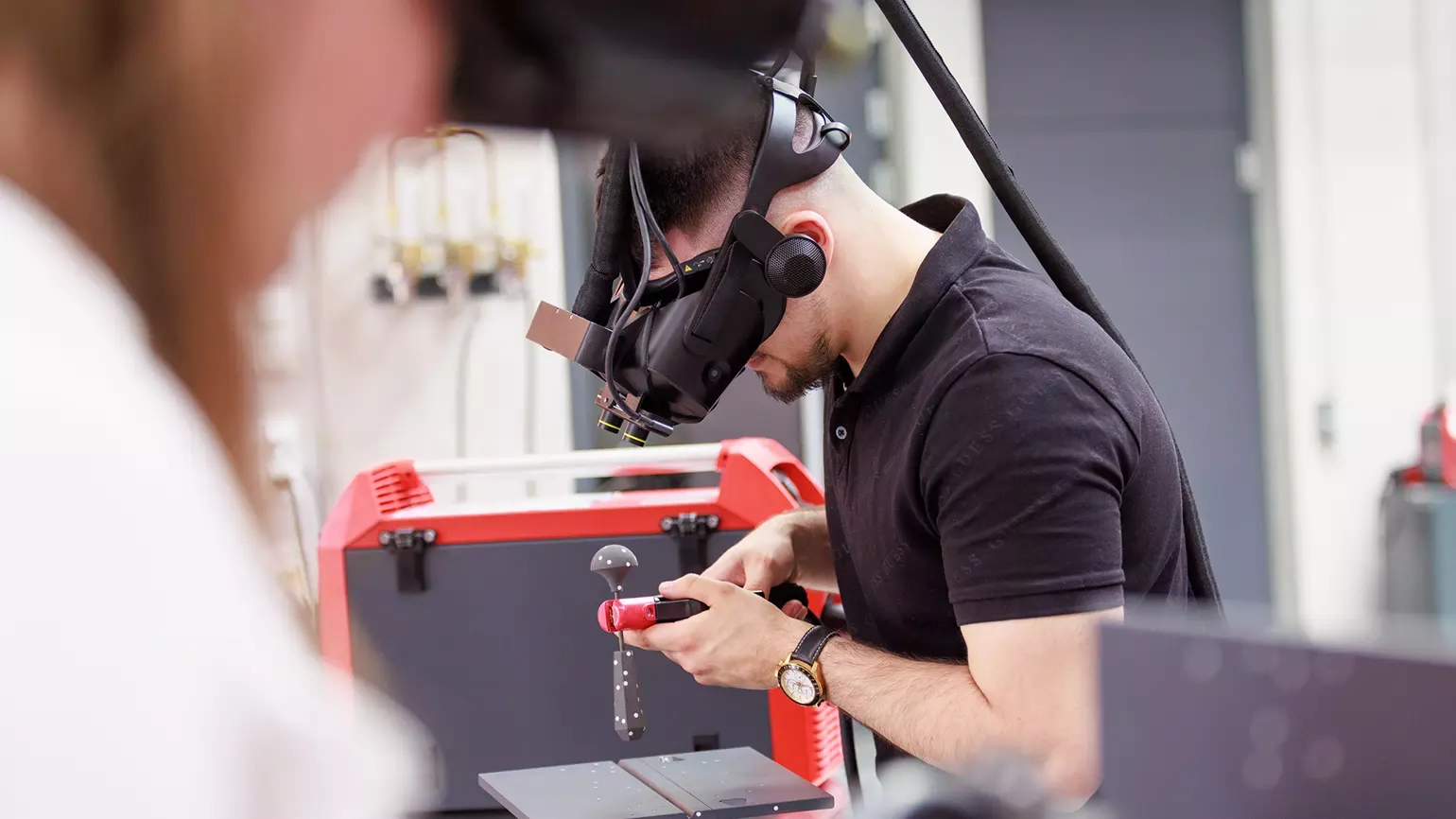 Schüler schweißt mit dem Welducation Simulator