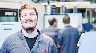Stefan, an employee at Fronius, smiles at the camera.