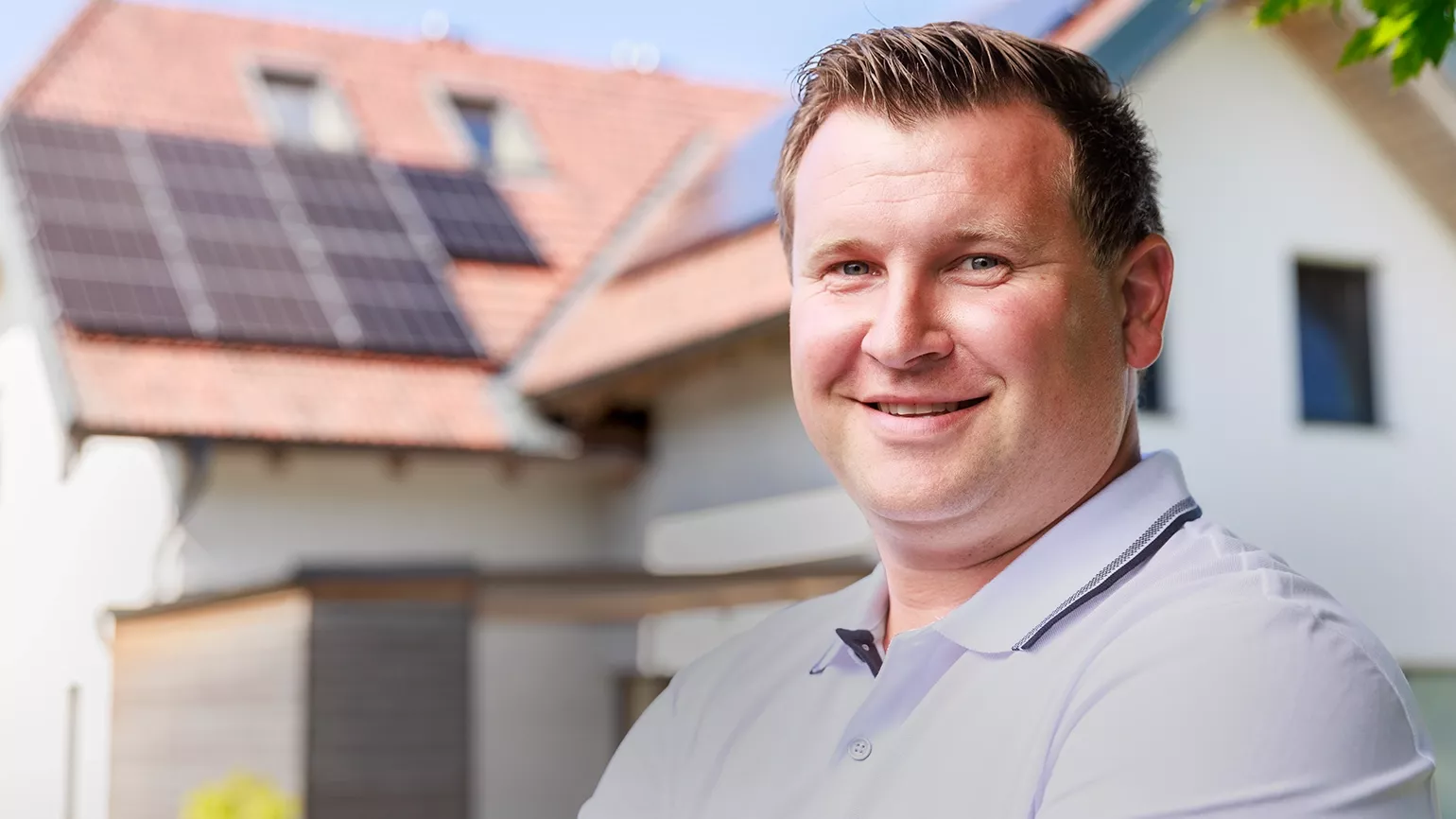 Fronius client smiles in the camera