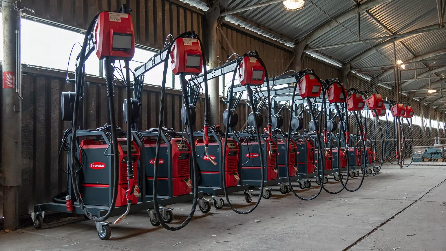 Mehrere TransSteel 5000 Pulse Schweißgeräte von Fronius bei Tatravagónka.