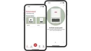 Zwei Smartphones zeigen die Solar.start App: links die Geräteauswahl für die Inbetriebnahme, rechts die Ansicht zur Aktivierung des Access Points am Wechselrichter.