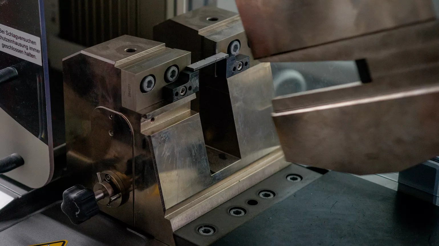 Material testing machine