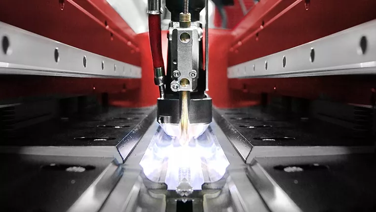 Automatisiertes Längsnaht-Schweißsystem von Fronius.