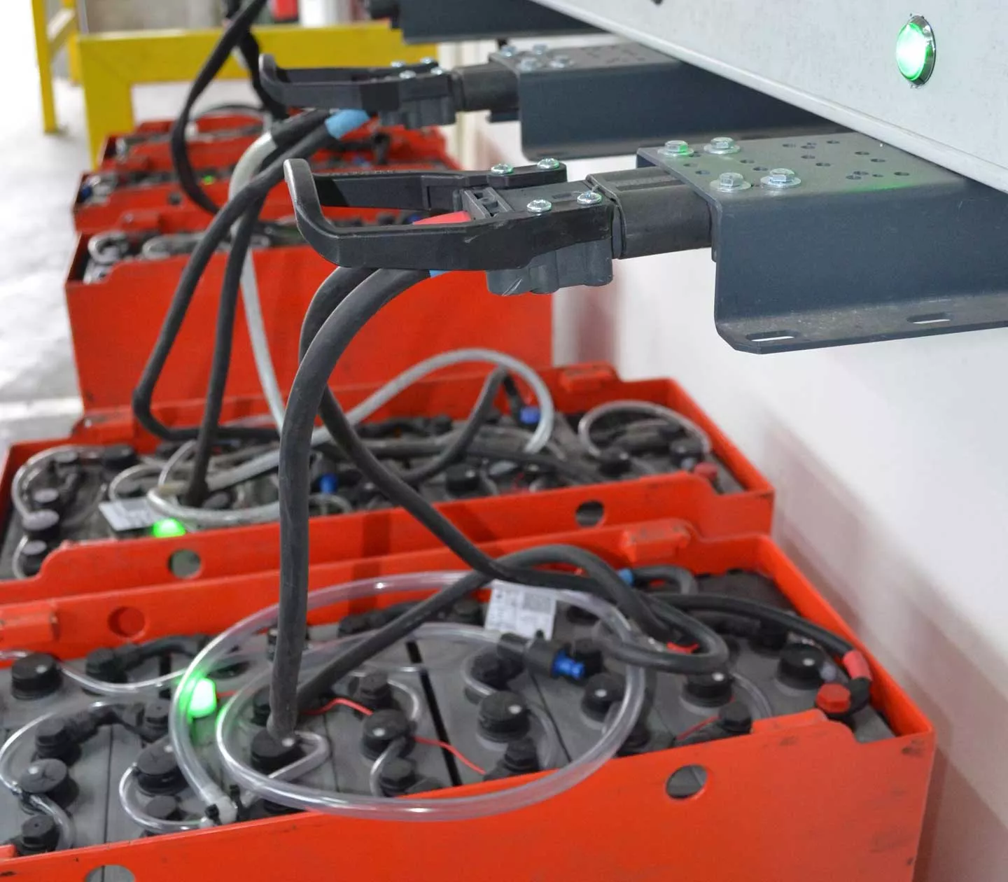 Batterien sind an Fronius Ladegeräte angehängt