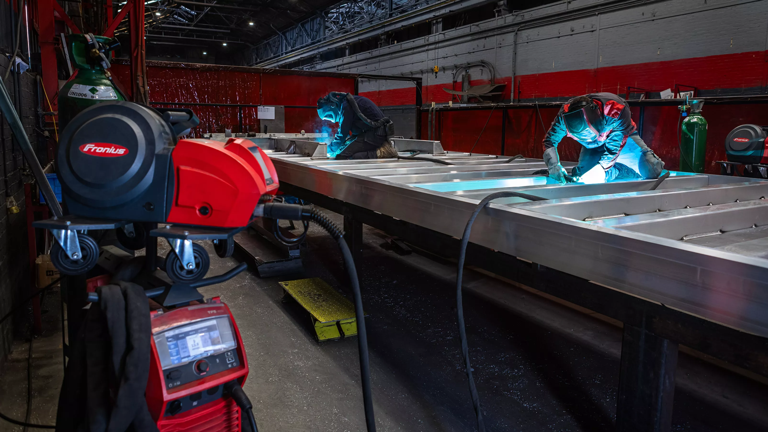 The power source being used here to weld the trailer body is the Fronius TPS 400i