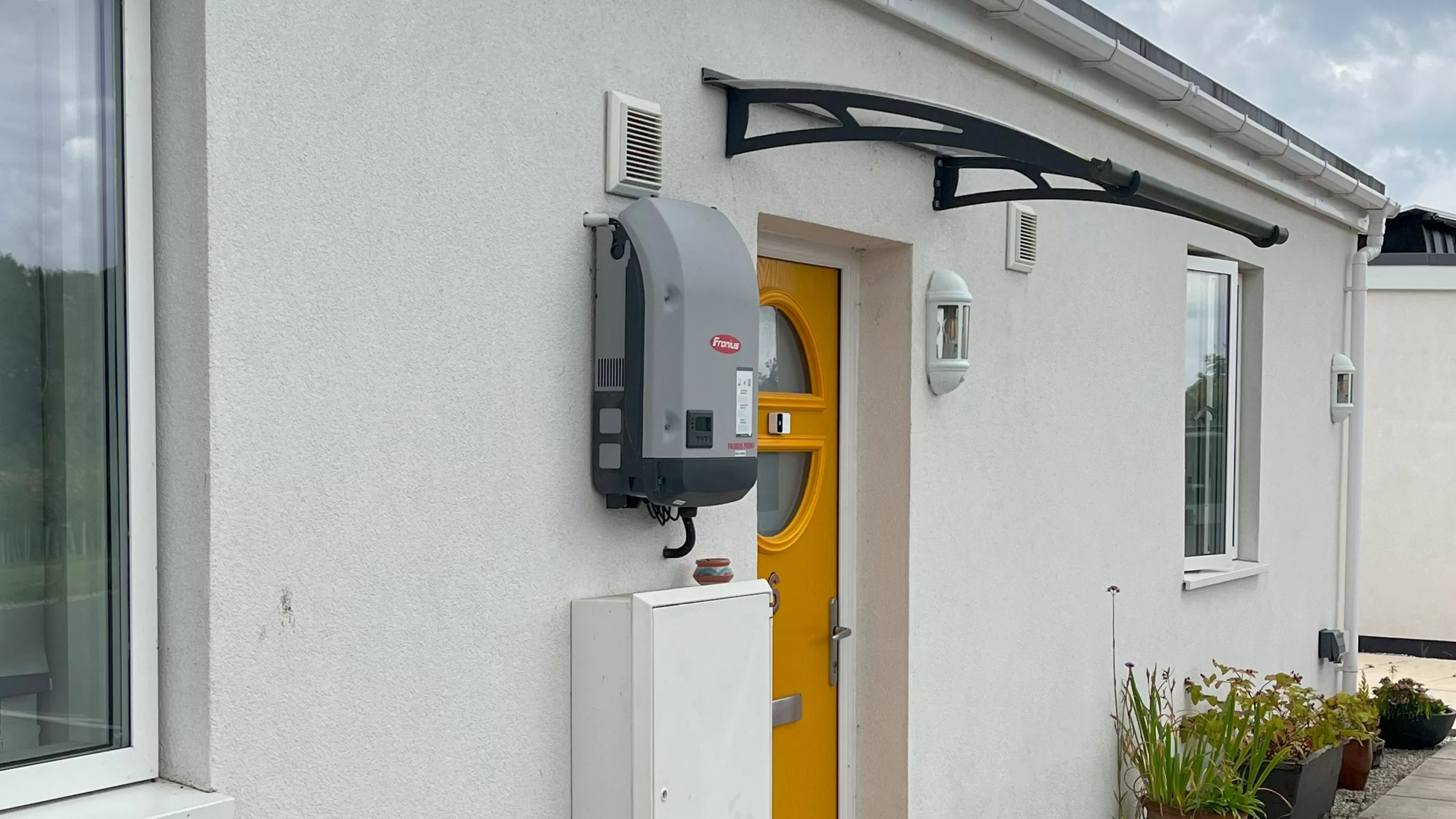 Image of Fronius inverter in the Howgate Close project